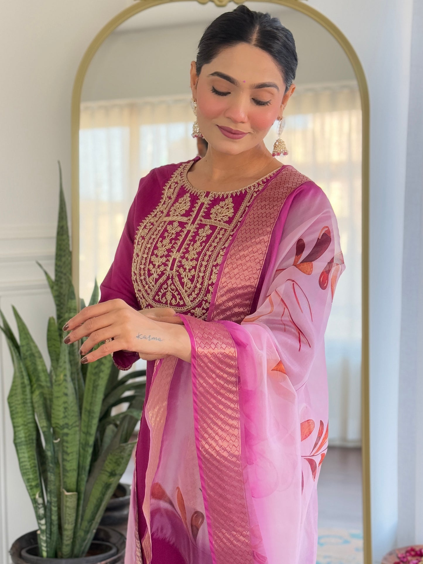 Loyenza Women's Viscose Staight Kurti Set with Jacquard Printed Dupatta